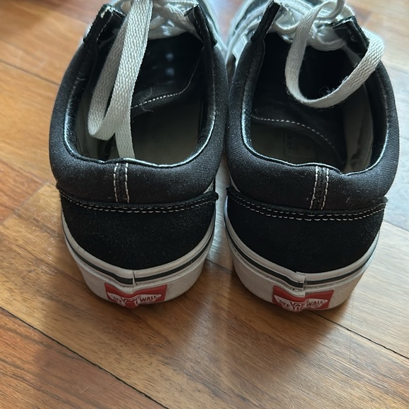 Black and white vans - Picture 3 of 4